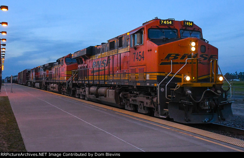 BNSF 7454